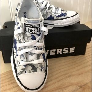 NWB Converse boys Shark sneakers toddler size 12